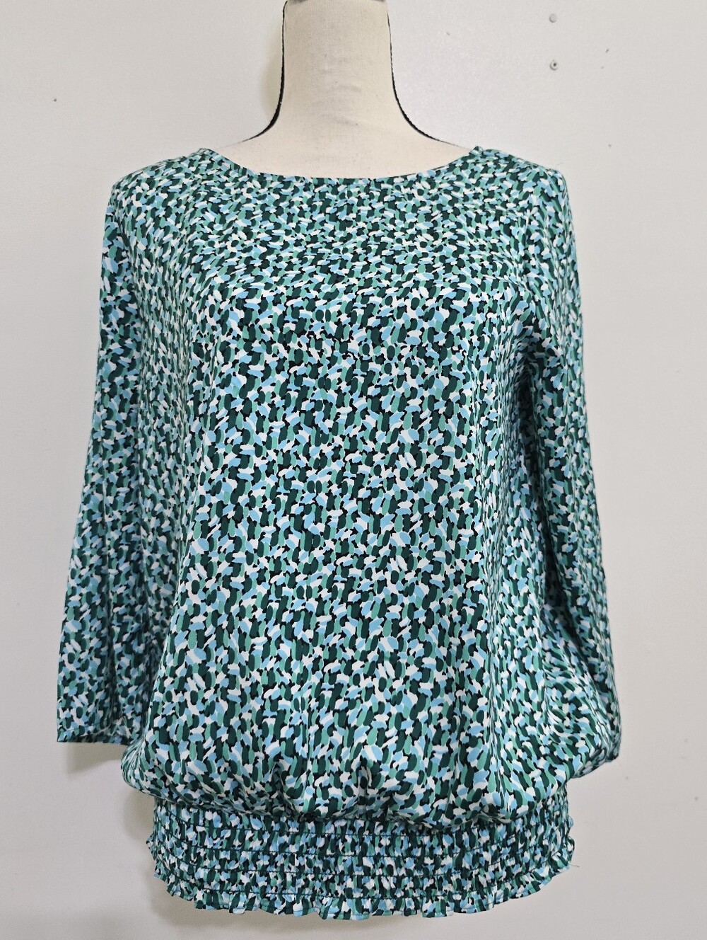 ANN TAYLOR size Small 3/4 Sleeve Confetti Print Elastic Hem Blouse Green